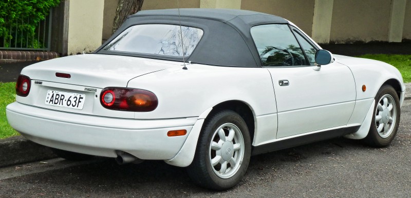 1992-1993_Mazda_MX-5_(NA)_roadster_(2011-11-18)_02