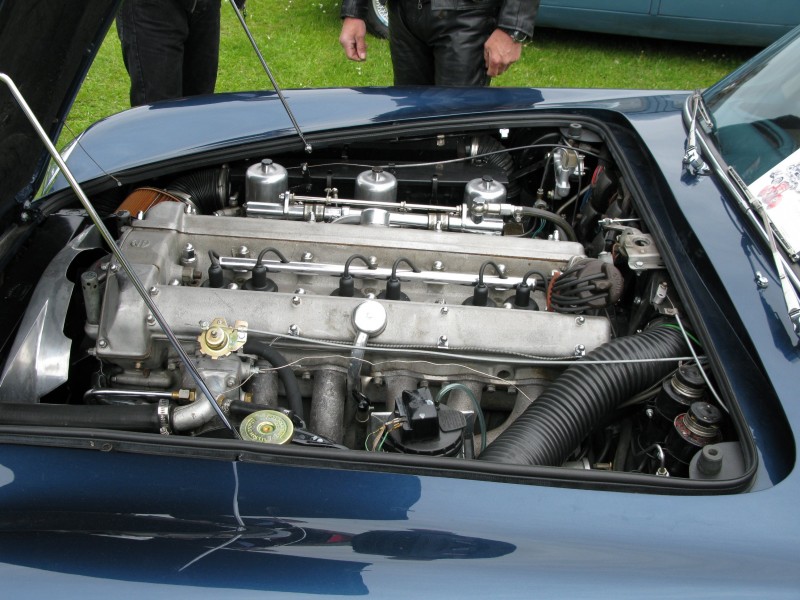 Aston_Martin_DB5_engine